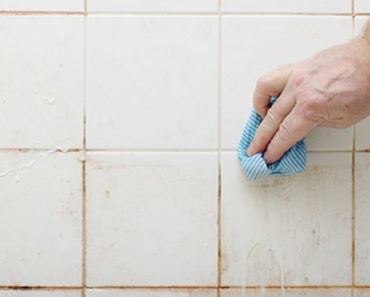Como limpar azulejos de banheiro
