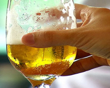 copo de cerveja faz no seu organismo