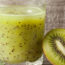 benefícios do suco de kiwi