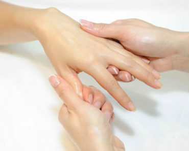massagear os dedos das mãos